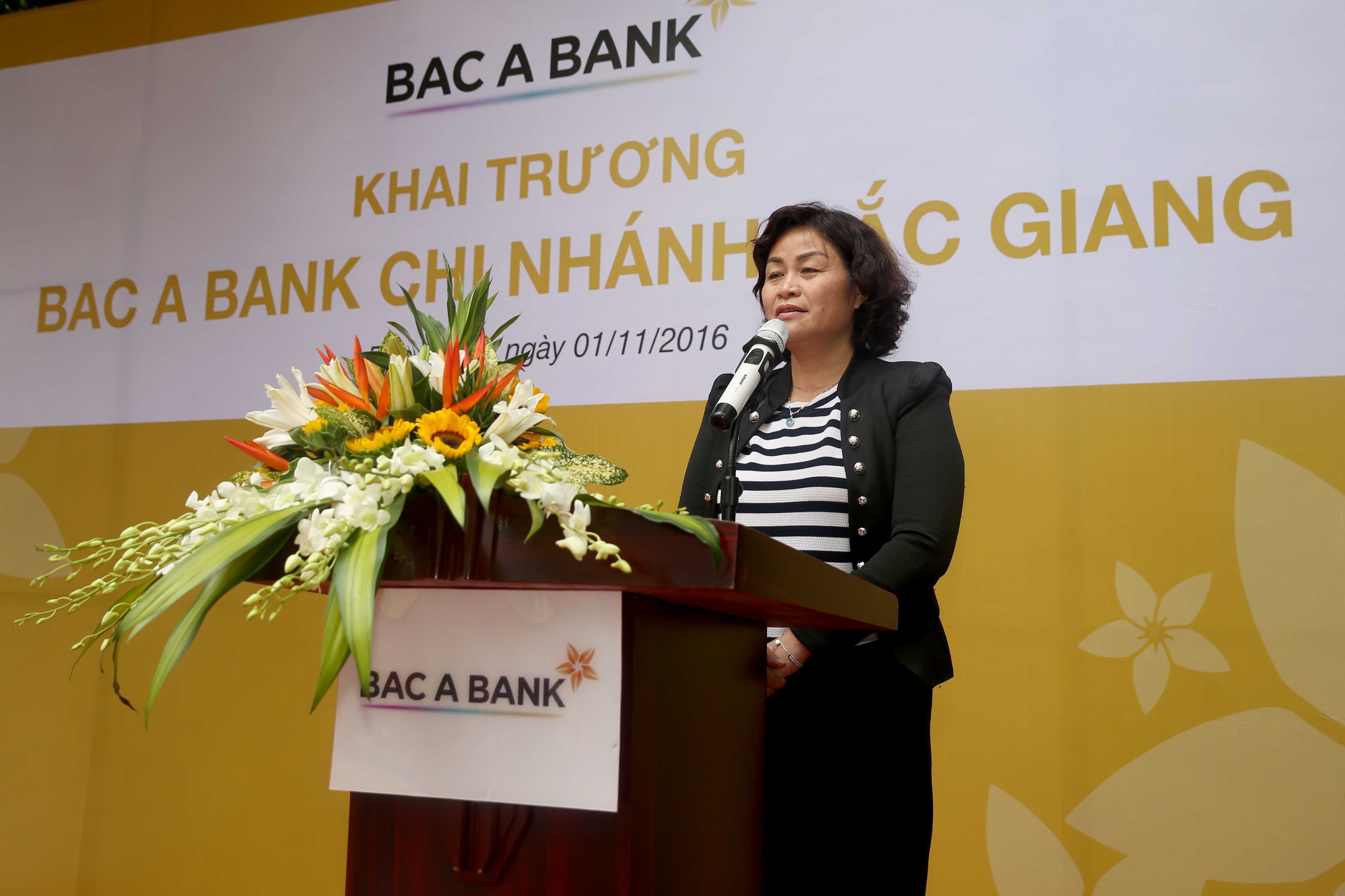 Bà Tô Thị Hậu – Giám đốc Ngân hàng Nhà nước tỉnh Bắc Giang phát biểu. 